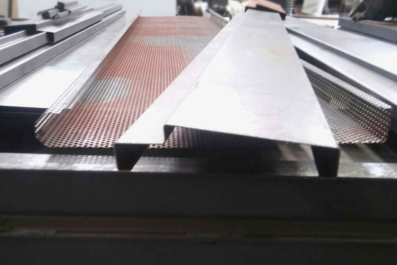 corte y plegado en chapa SAE 1010/20 2